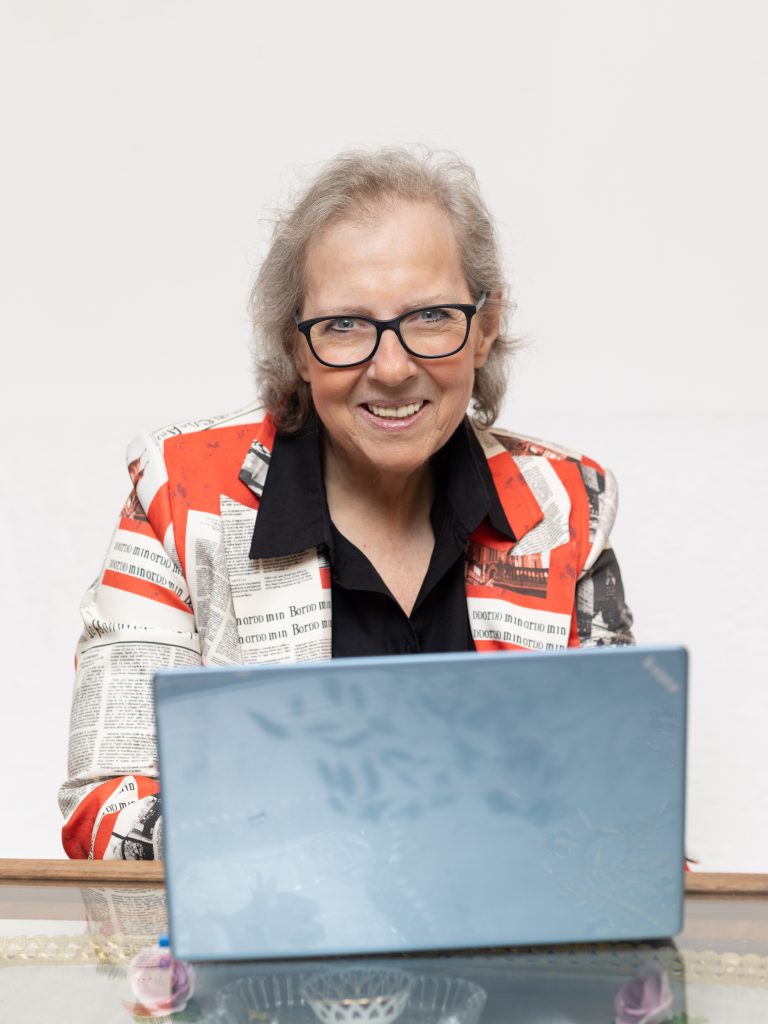 Hanna am Arbeitsplatz